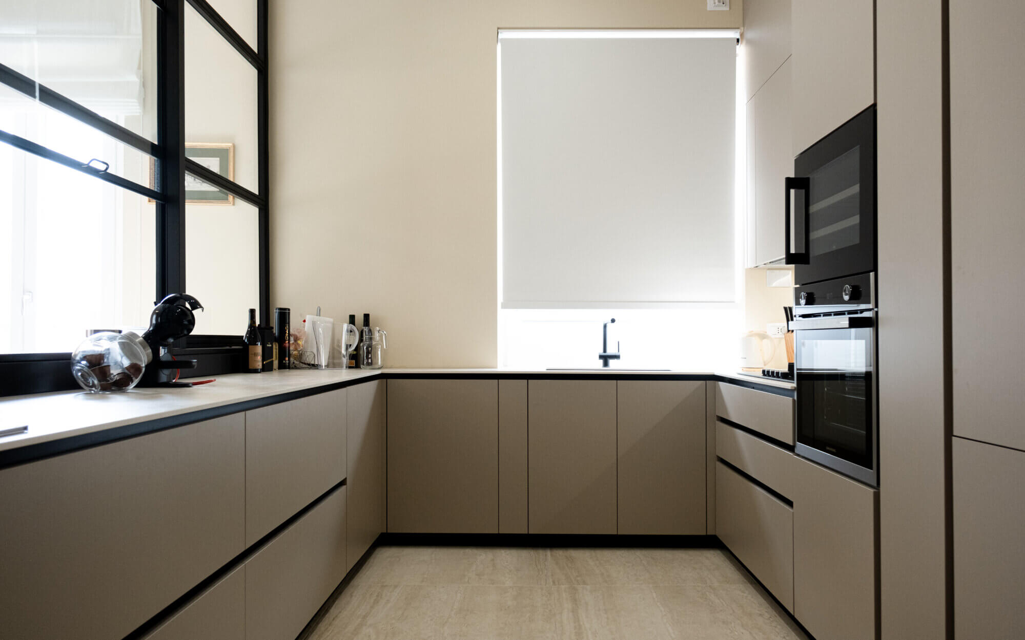 Cocina a la vista, pero no abierta